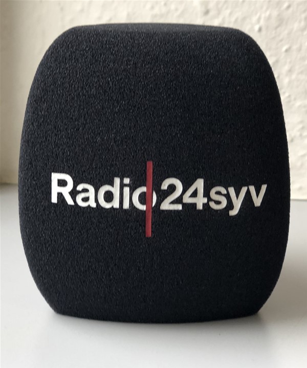 Mikrofonfilter med logo fra Radio24syv